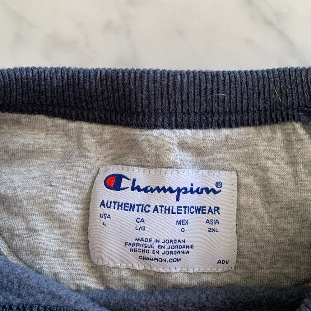 Champion Sweatshirt - Picture 4 of 7
